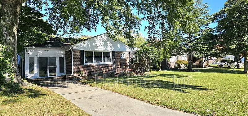 3 bed, 1.5 bath, 1550 sqft, $1,900 — Photo 3