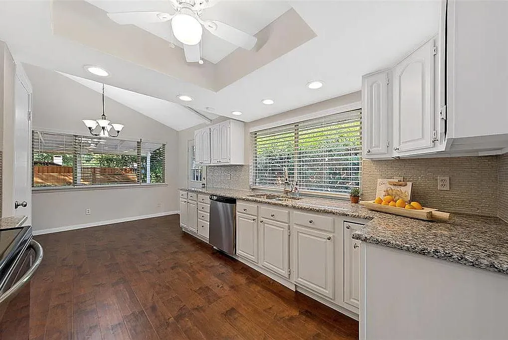 3 bed, 1430 sqft, $2,300 — Photo 3