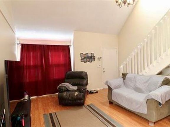 3rd image of 14126 W 88th Pl