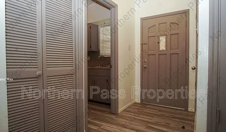 9304 Lait Dr — Photo 2