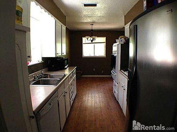 3rd image of 1204 Cordell St