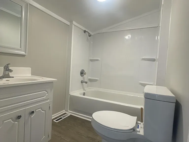 230 Jackson Ave — Photo 8