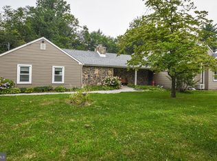 2 Sunnyside Ln, Yardley, PA 19067