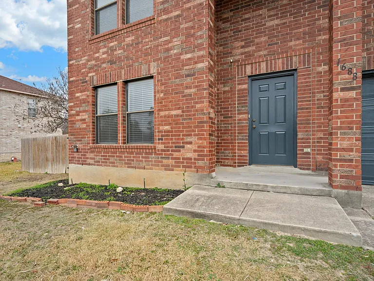 1688 Fir Cir — Photo 4