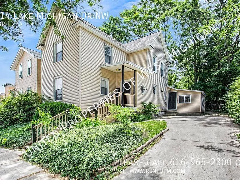 614 Lake Michigan Dr NW — Photo 2