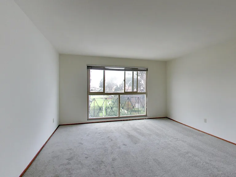 1300 Lawton St #301 — Photo 4