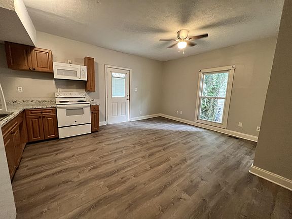 5th image of 2424 E Glenwood Ave #1