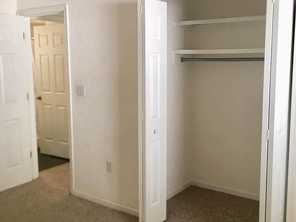 4th image of 817 E Briarwood Ct