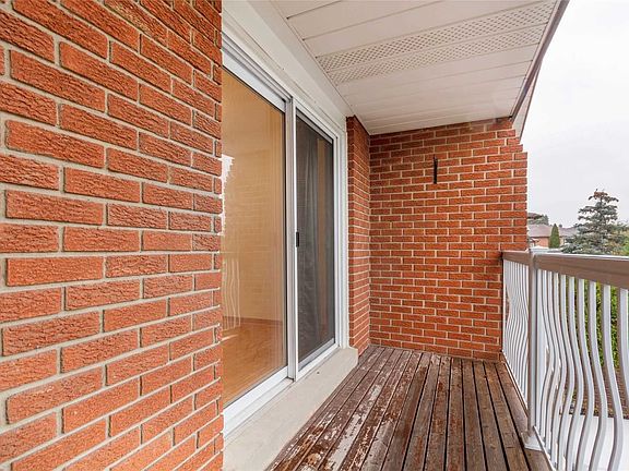 3rd image of 4036 Dunmow Cres