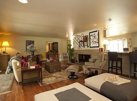 Cool dining bar beside the fireplace!