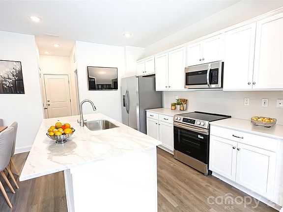 4th image of 4982 Twin River Dr