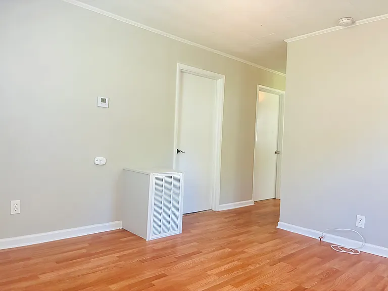 313 E Gibbs St — Photo 5
