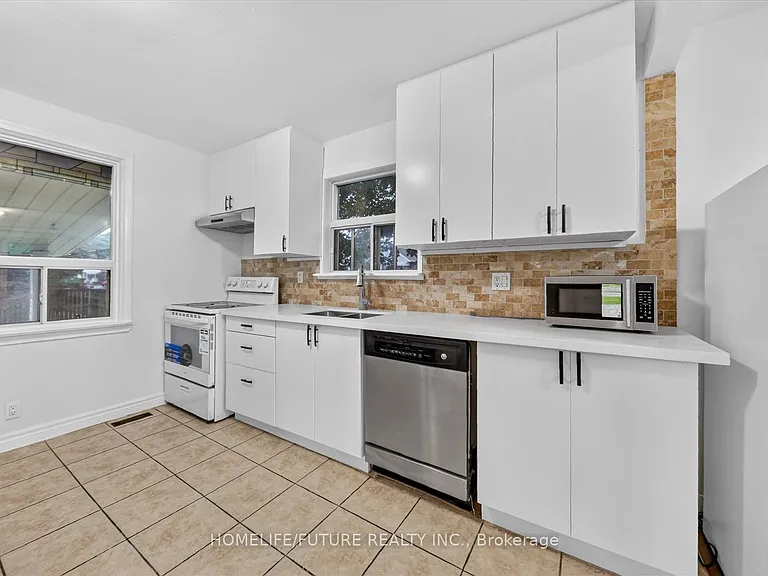 46 Stamford Sq N — Photo 13