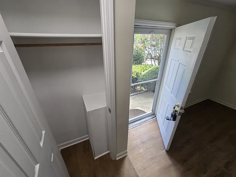 118 Chaucer Ct — Photo 17