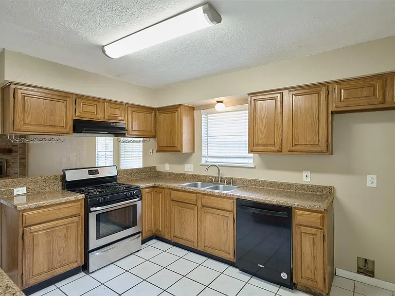 23311 Grand Rapids Ln — Photo 14