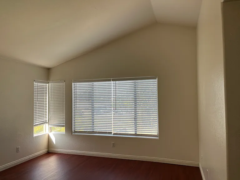 1233 Edinburg Ct — Photo 22