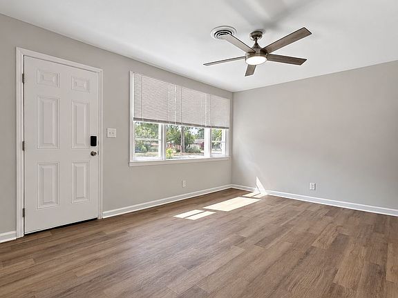 3rd image of 2869 Bonnie Ave