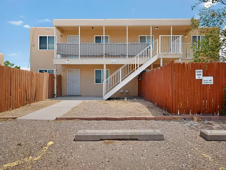 225 Hanosh Ct SE #3 — Photo 1