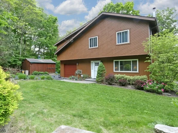 64 Larchmont Dr, West Milford Twp., NJ 07421