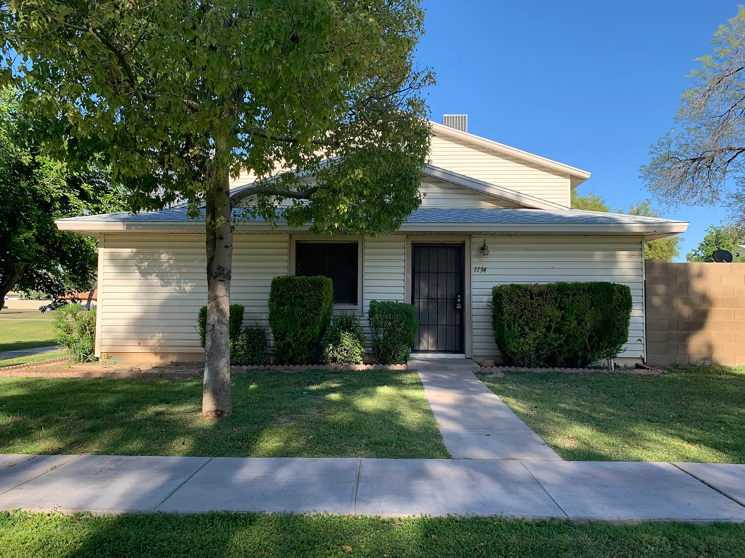 2 bed, 792 sqft, $1,595 — Photo 1