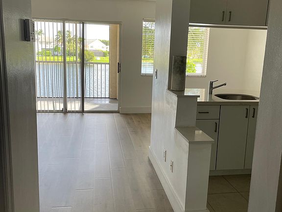 4th image of 9975 NW 46th St APT 203