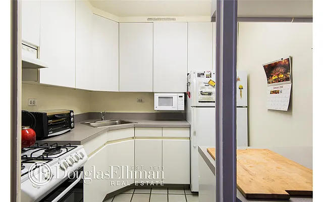 Sold by Douglas Elliman | media 22