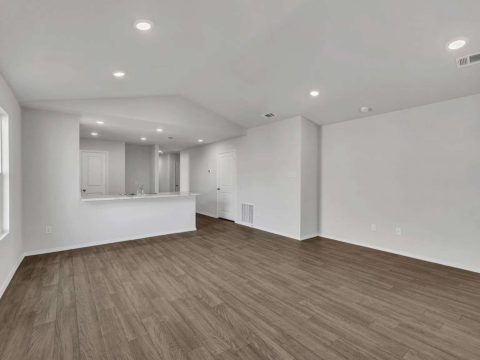 4 bed, 1510 sqft, $1,850 — Photo 2