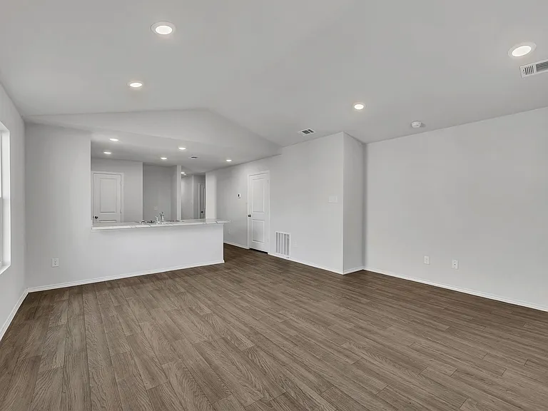 332 Azalea Trl — Photo 7