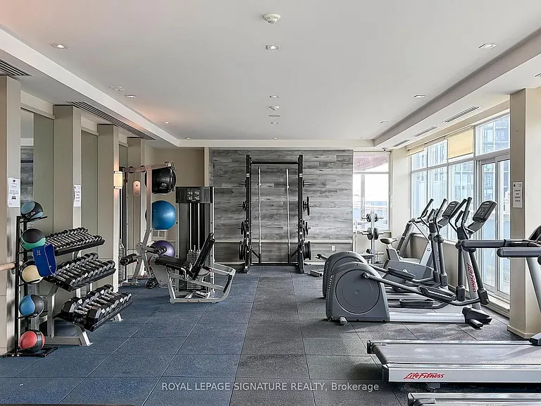 230 King St E #321 — Photo 9