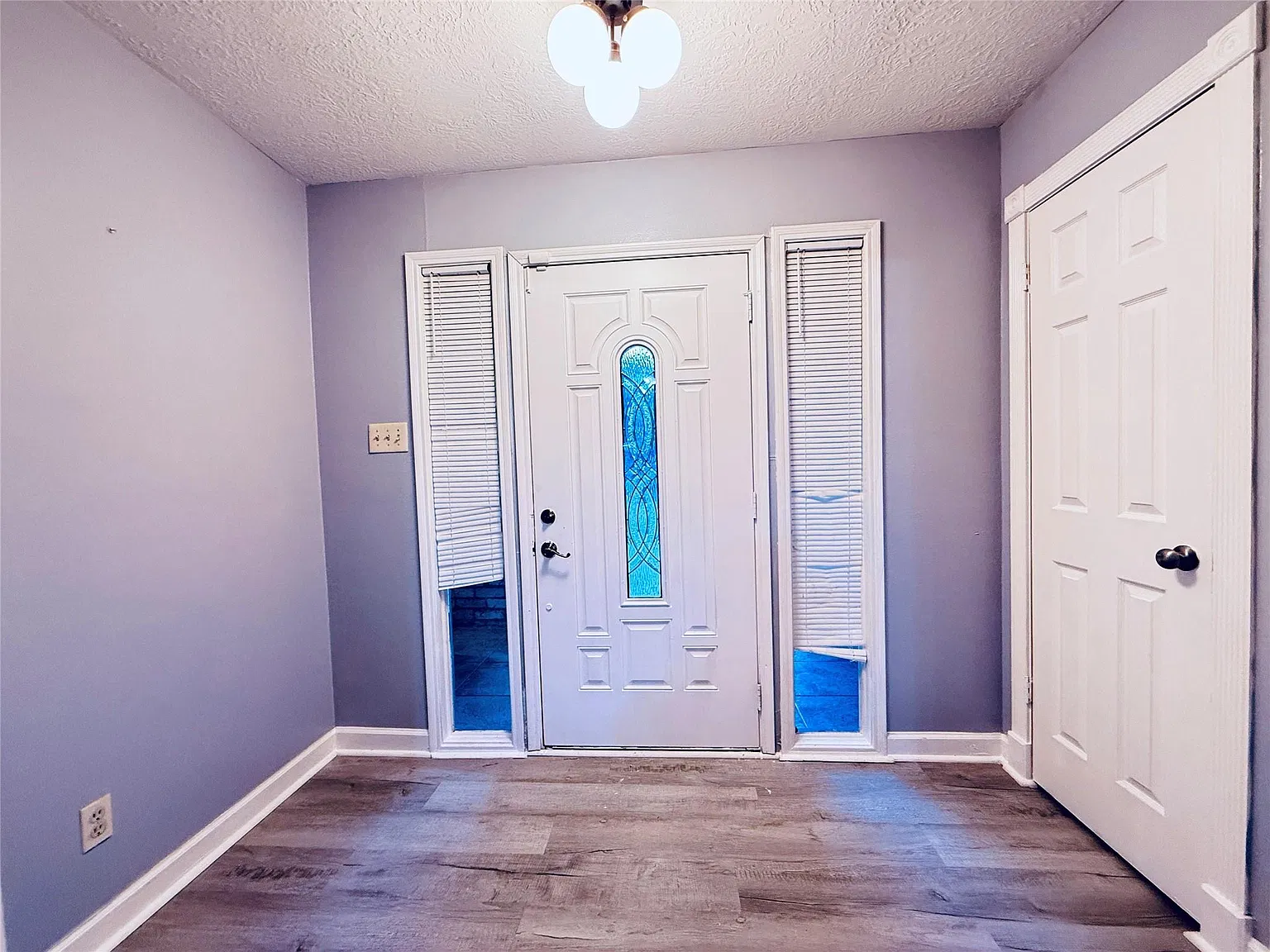 3 bed, 2.0 bath, 2058 sqft, $2,490 — Photo 4