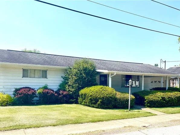 94 Cherry St, Elizabeth, WV 26143