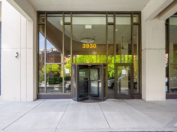 3rd image of 3930 N Pine Grove Ave APT 2607