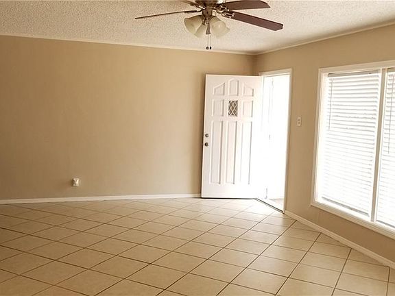 2nd image of 1413 Honeysuckle Dr