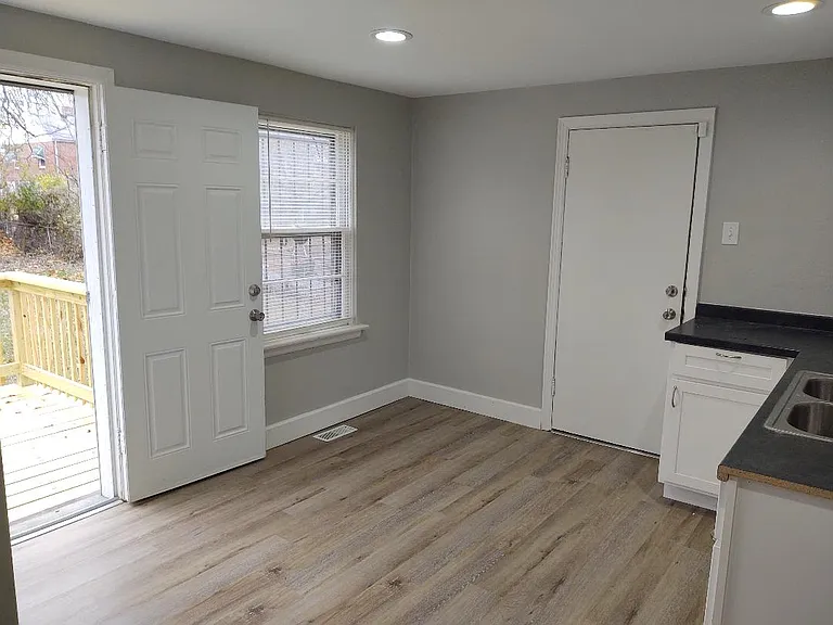 4713 Oakridge Blvd — Photo 4