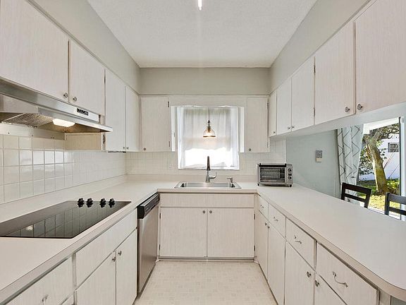 3rd image of 364 Fordham Dr