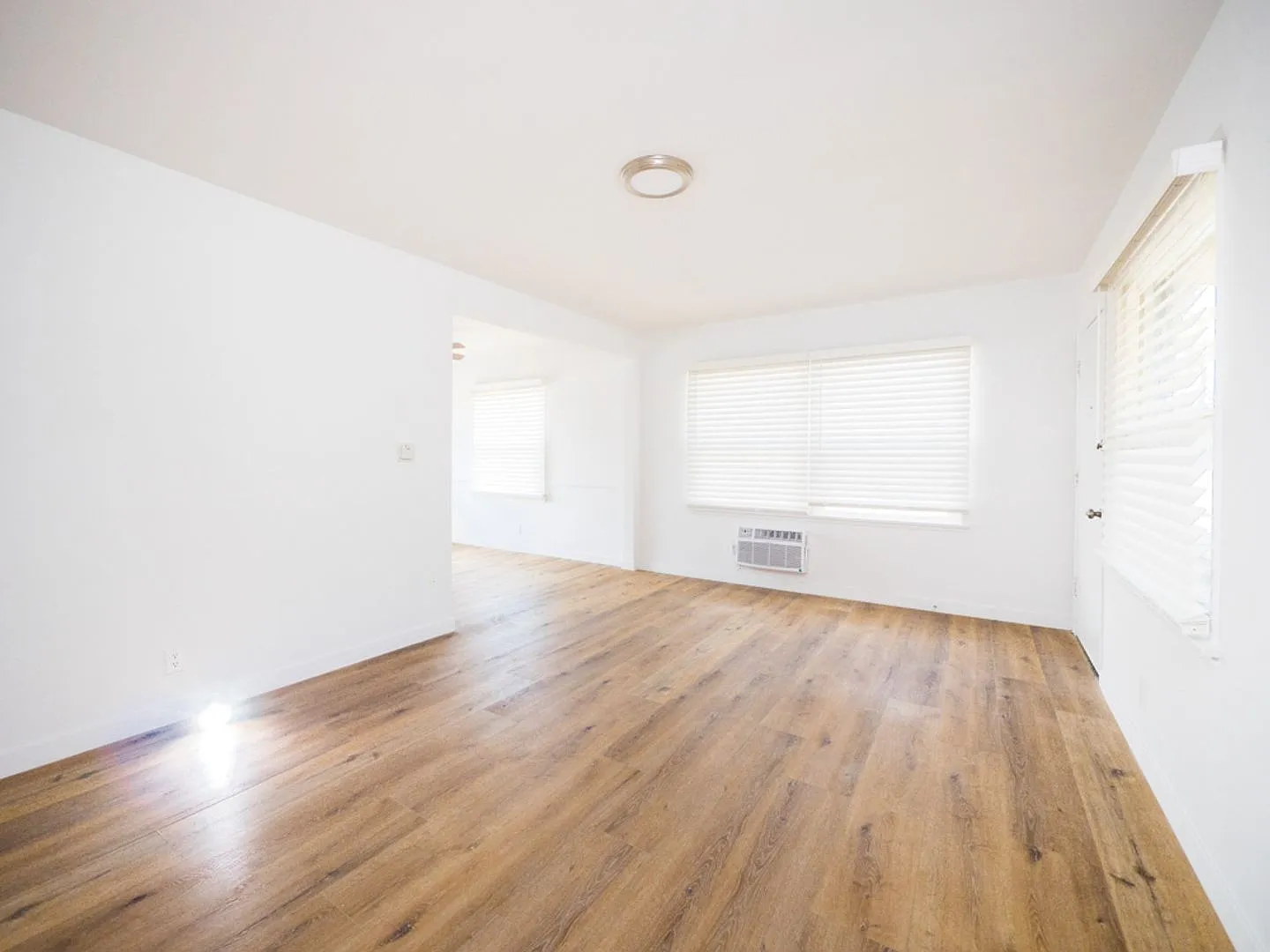 11320 Tiara St — Photo 4