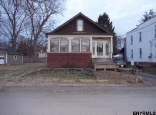 89 N Crystal St, Mechanicville, NY 12118