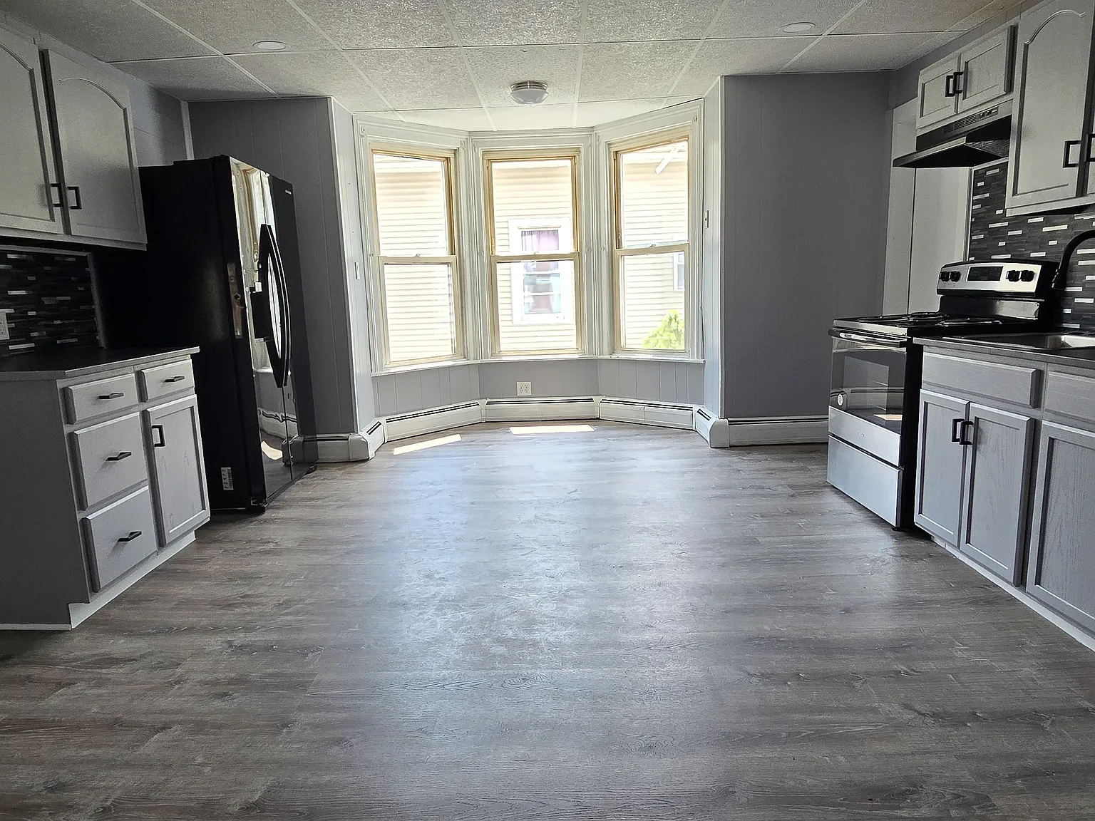 48 Lewis Ave — Photo 2