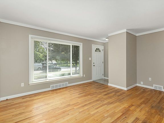 2nd image of 1319 Amelia Ave