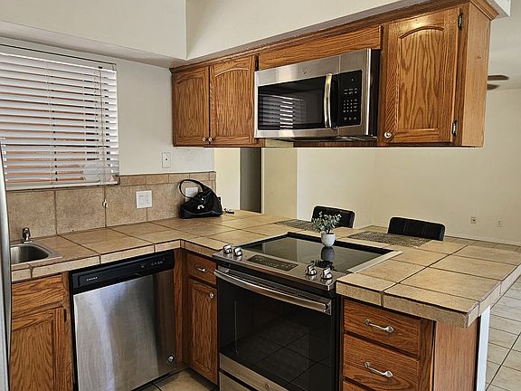 2nd image of 5630 W Rue De La Montagne