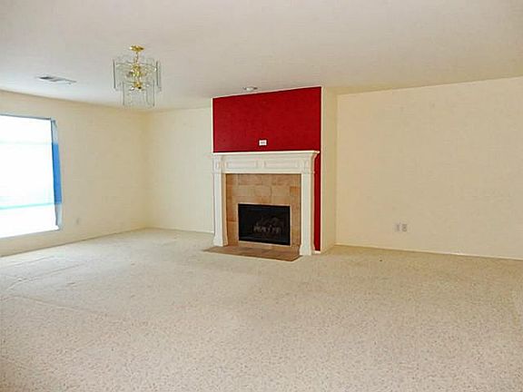 5th image of 812 Sabona Dr