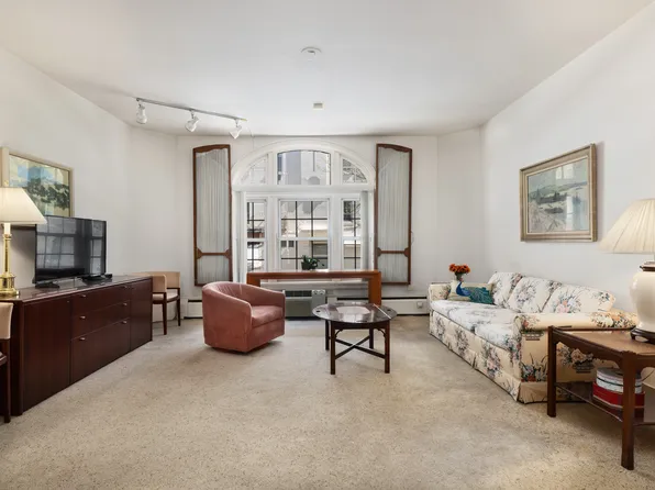 168 East 75th Street image 2 of 11