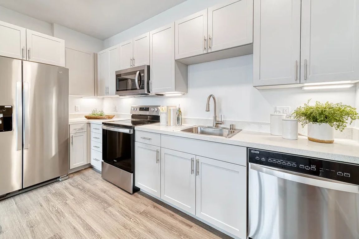 BLVD stainless steel / energy efficient appliances