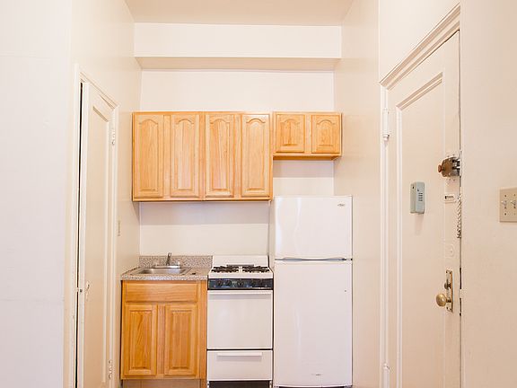 4th image of 321 E 17th St #4