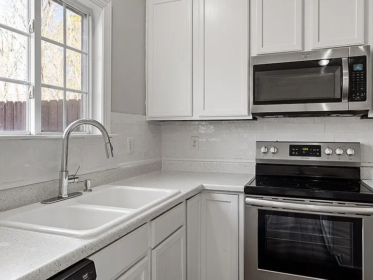 2839 Gross Ave — Photo 26