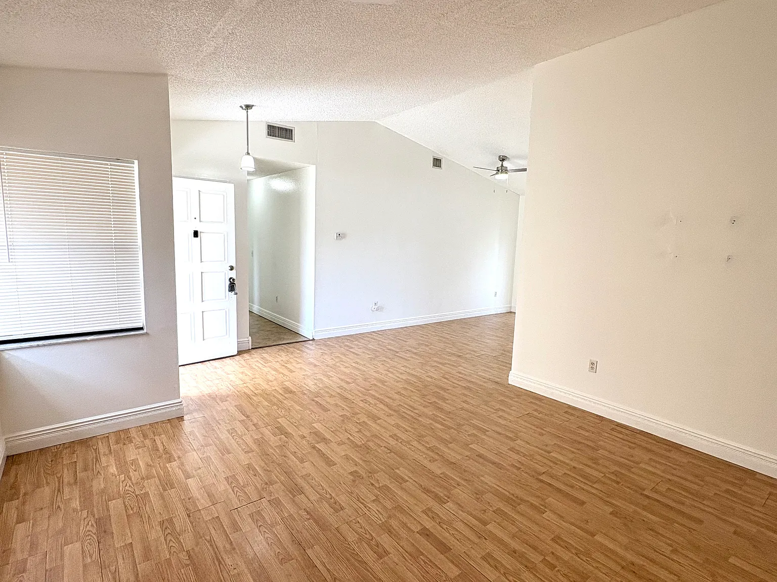 2 bed, 2.0 bath, 1126 sqft, $1,400 — Photo 4