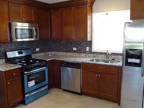 2nd image of 2943 Pearl Ave