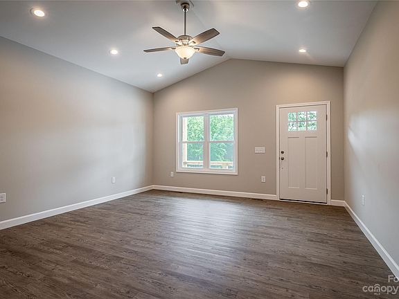 4th image of 2493 Saratoga Run