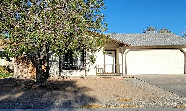 616 Glen Ct — Photo 2