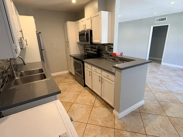 5328 Newcastle Ave, Encino, CA 91316